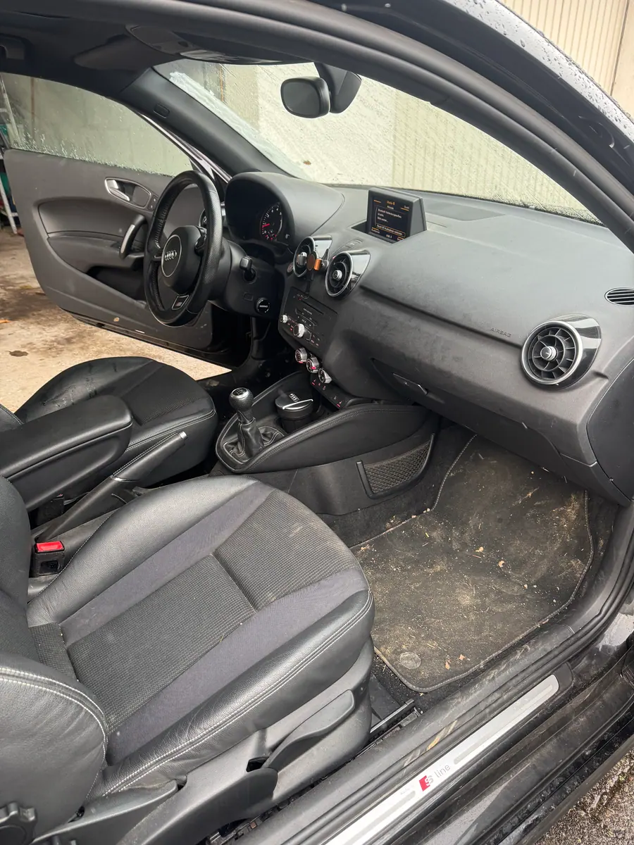 Vorher: Sitz- und Innenraumbereich verschmutzt