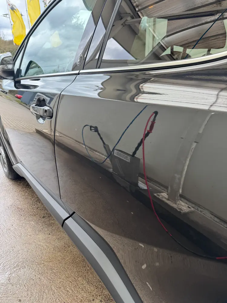 Nachher: saubere Fahrzeugtür mit Glanz